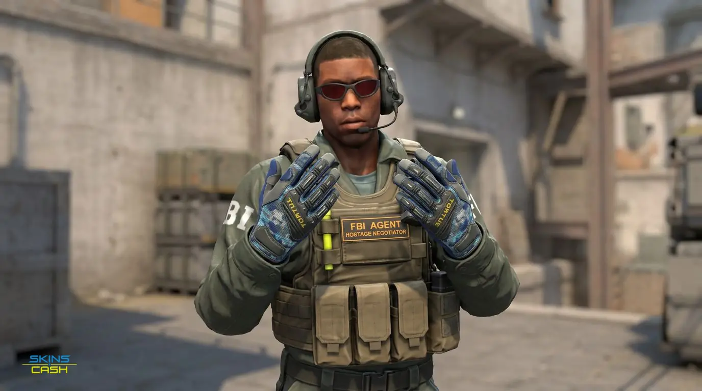 ★ Specialist Gloves | Mogul — In the field